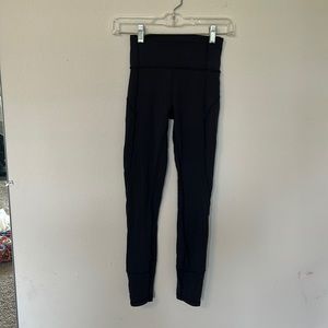 Lululemon Black in movement leggings 25 inch size 2 everlux